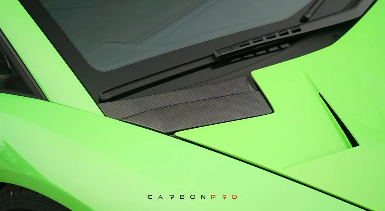 air-outlet trunk lid (extended compared to the original one)