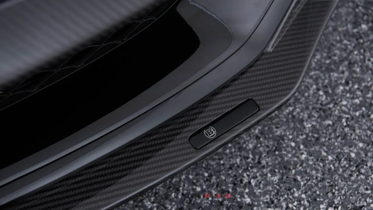Carbon front spoiler lip