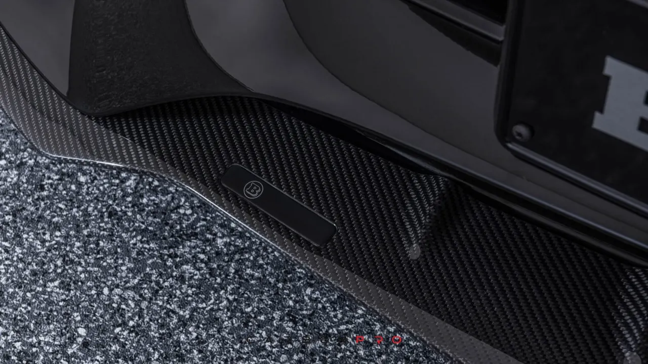 Carbon front spoiler lip