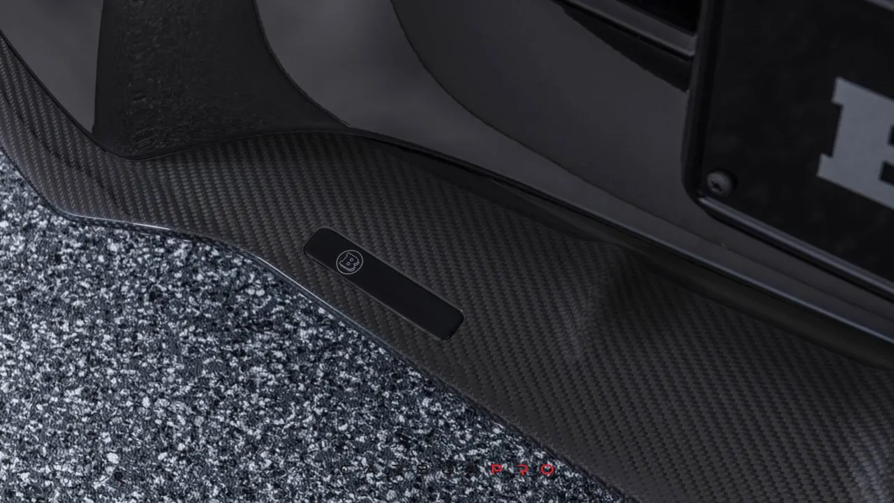 Carbon front spoiler lip