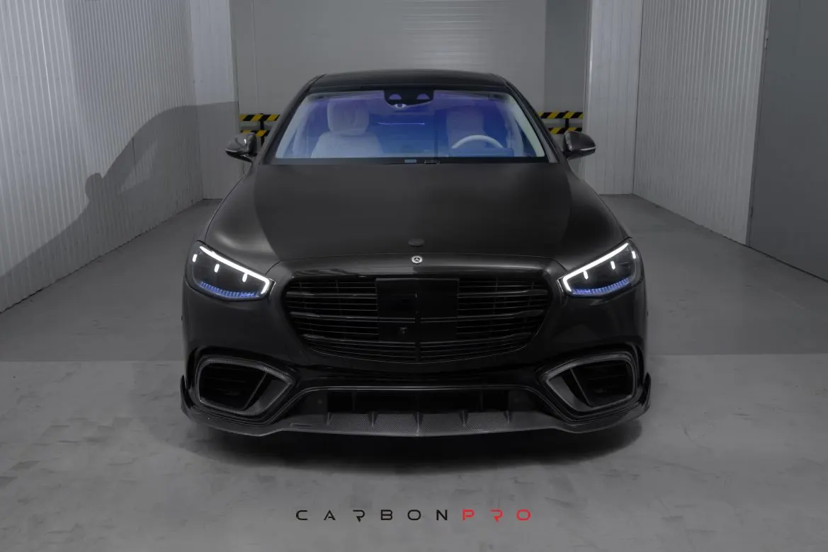 Carbon front spoiler lip