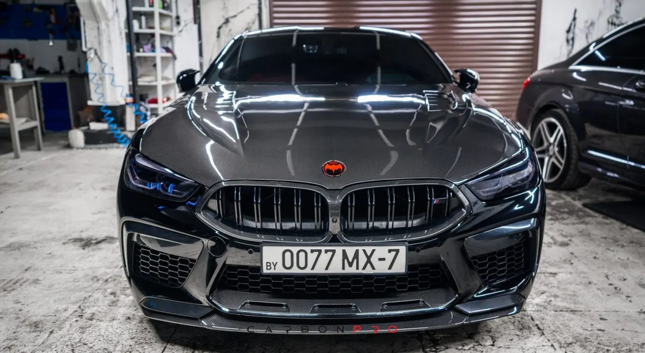 Carbon hood with gills SHARK