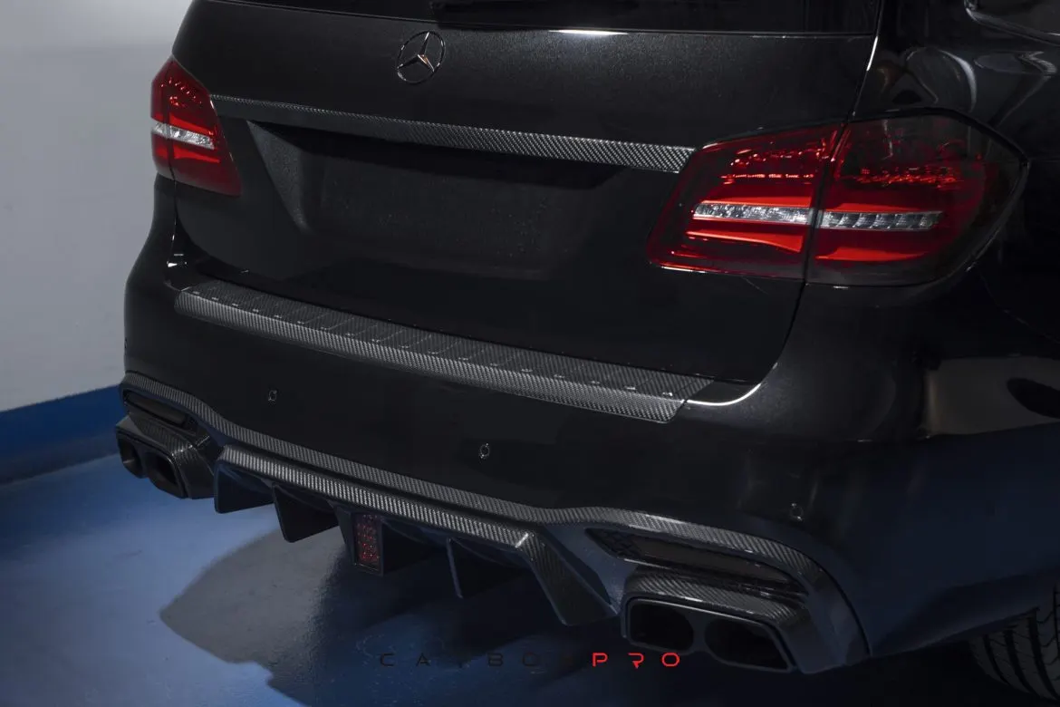 carbon rear diffuser