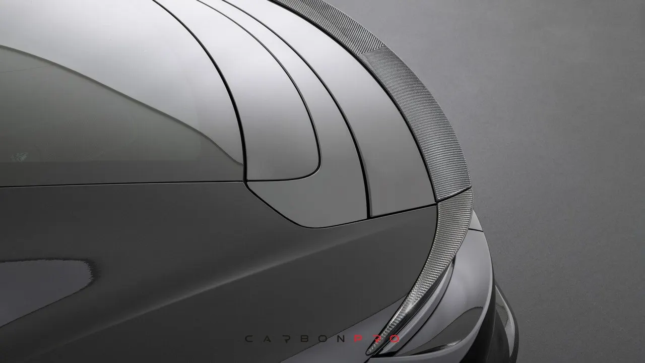 Carbon rear spoiler