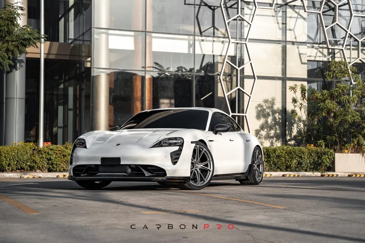 Carbon Side Skirts