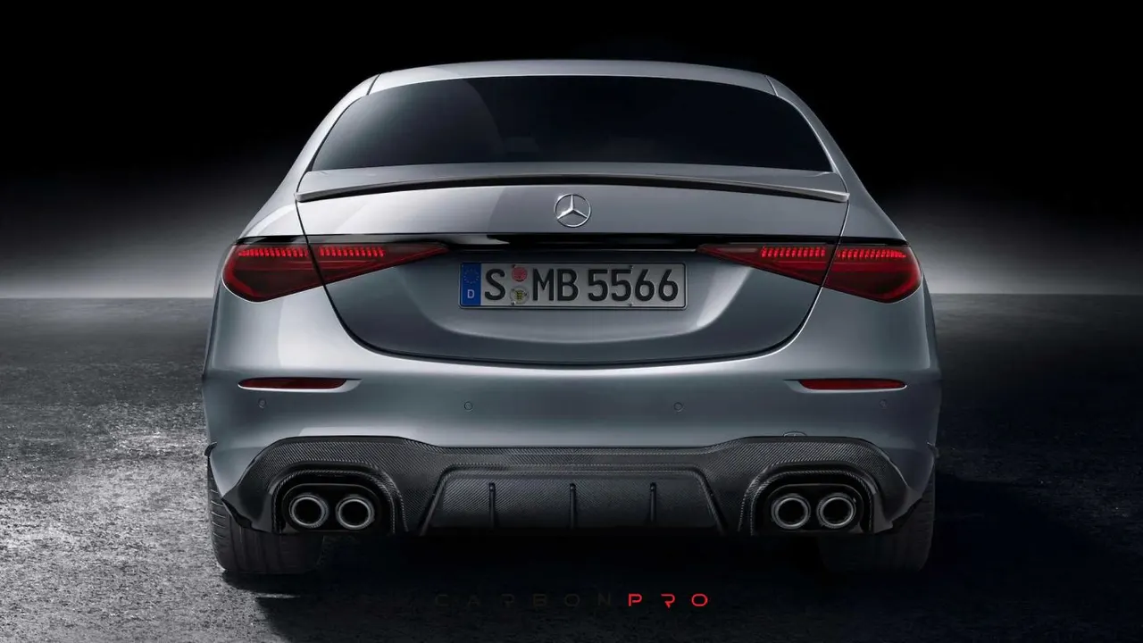 Carbon trunk moulding