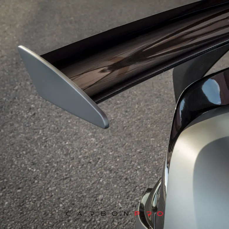 Carbon wing McLaren 570S VX Aero with carbon mounts