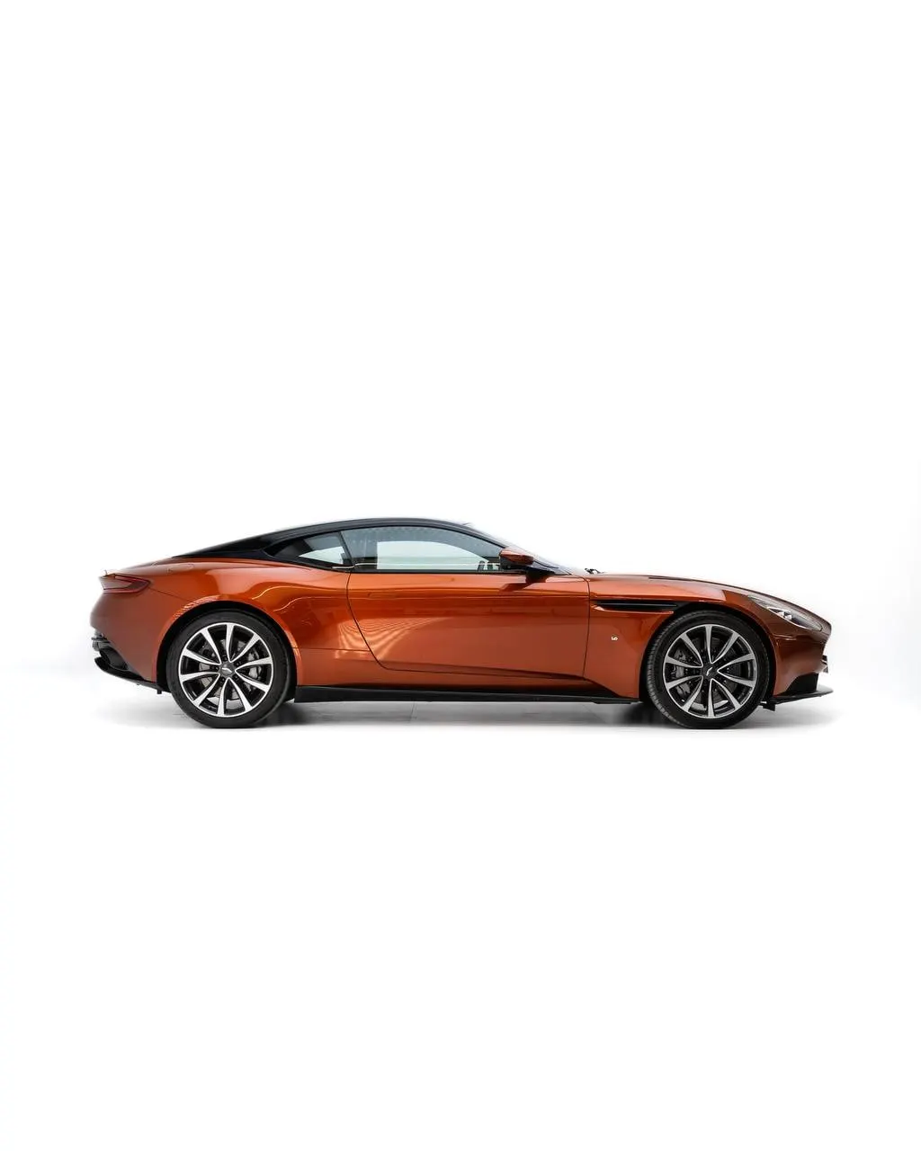 Aston Martin DB11 V12