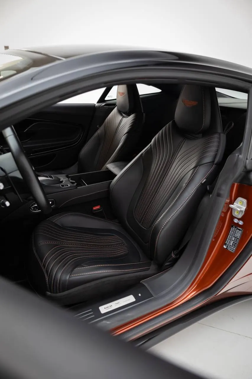 Aston Martin DB11 V12