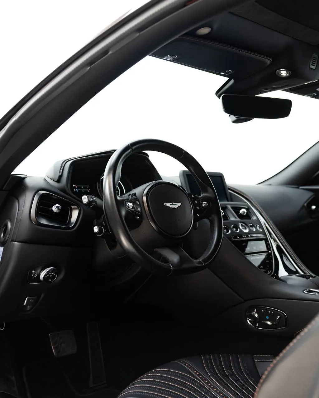 Aston Martin DB11 V12
