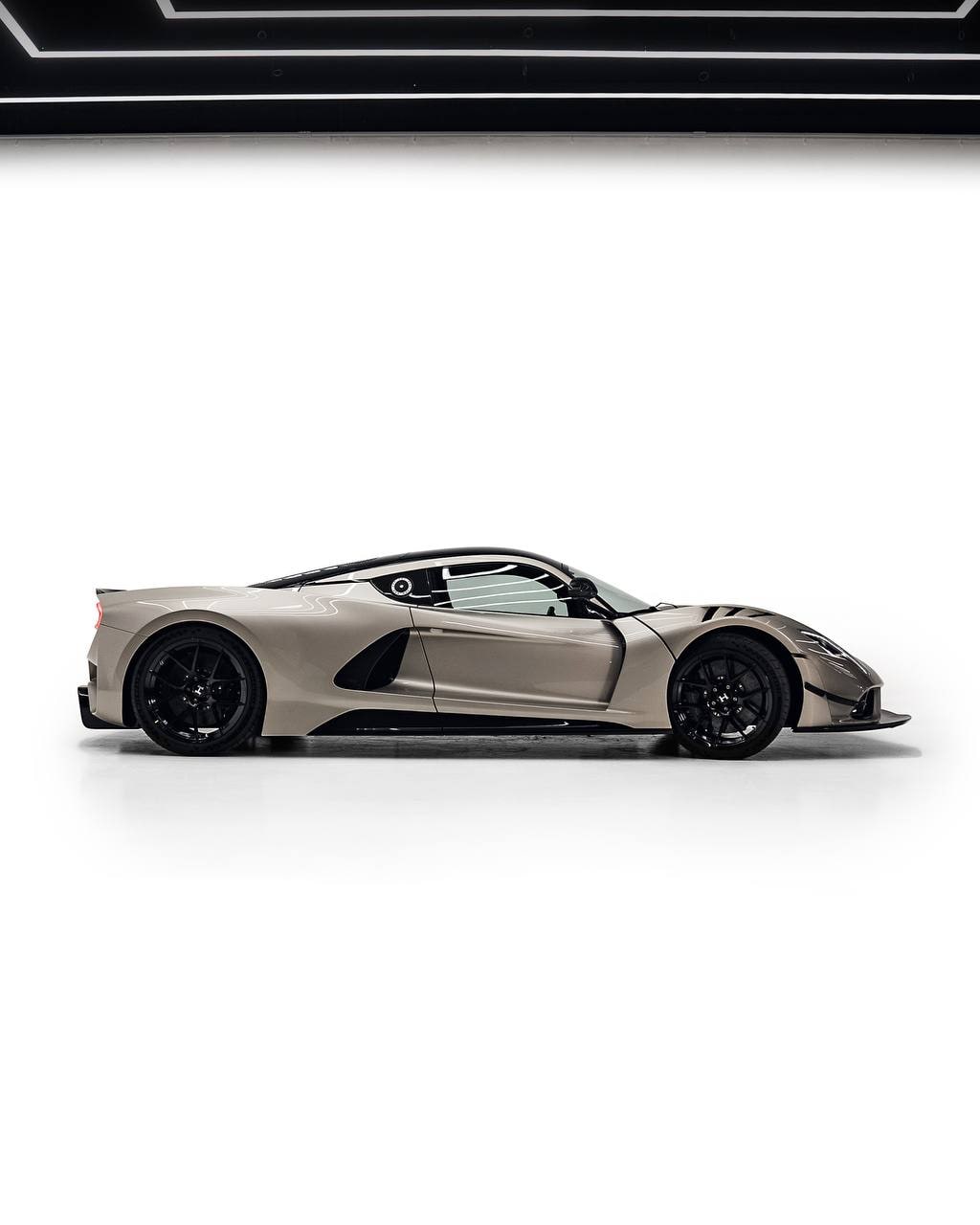 Hennessey Venom F5 — Ivory