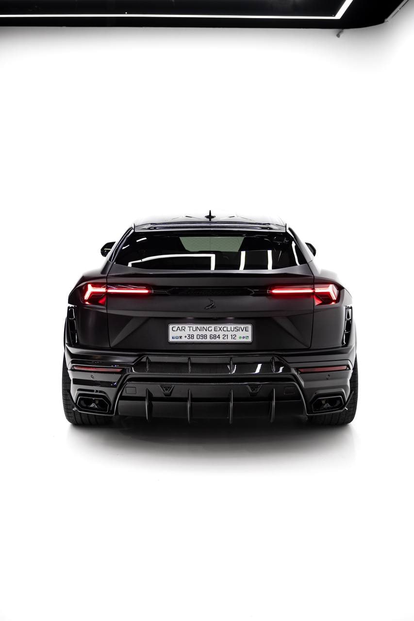 Lamborghini Urus — Black