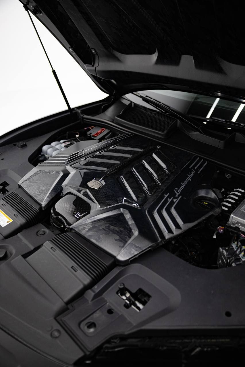 Lamborghini Urus — Black