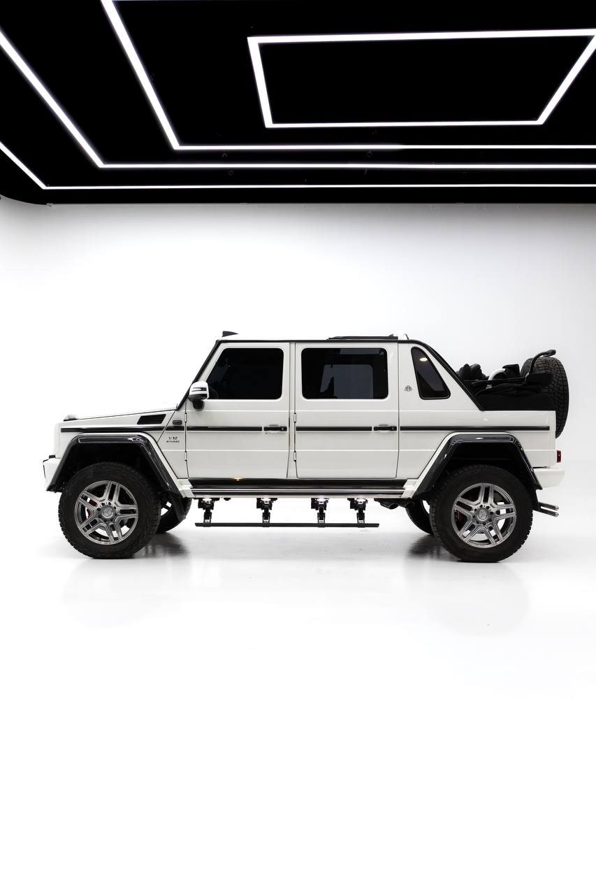 Mercedes-Benz G-Class BRABUS — White / Red
