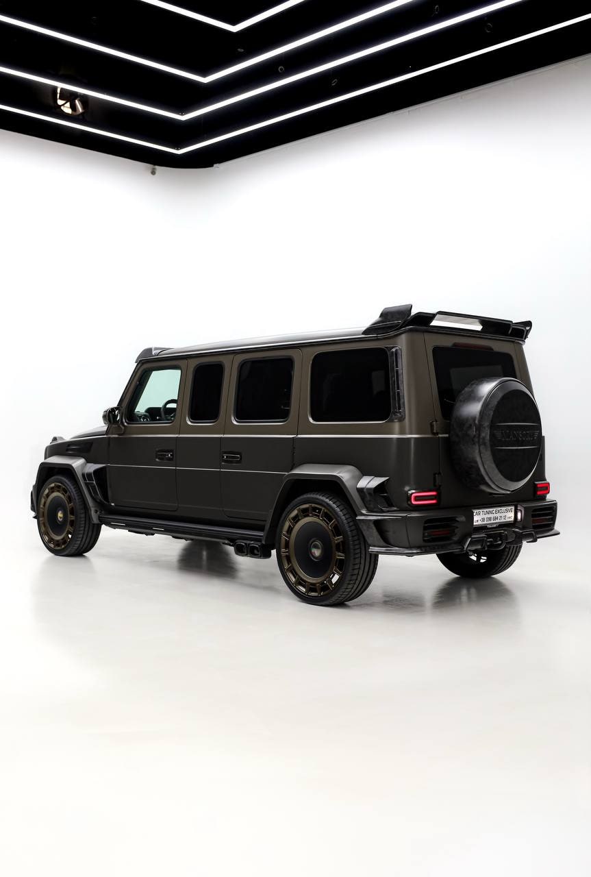 Mercedes-Benz G-Class Rear Lounge — Black / Olive