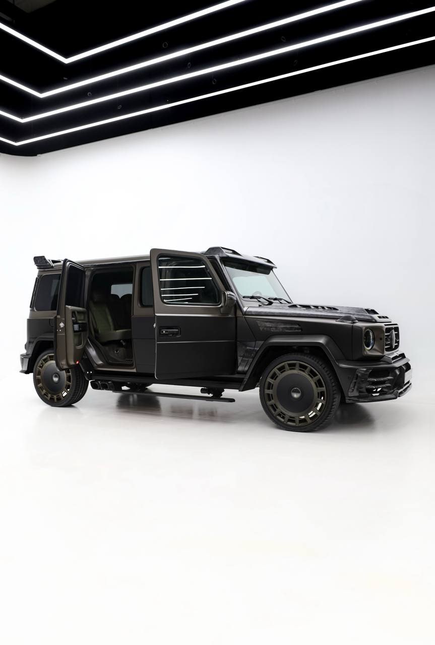 Mercedes-Benz G-Class Rear Lounge — Black / Olive