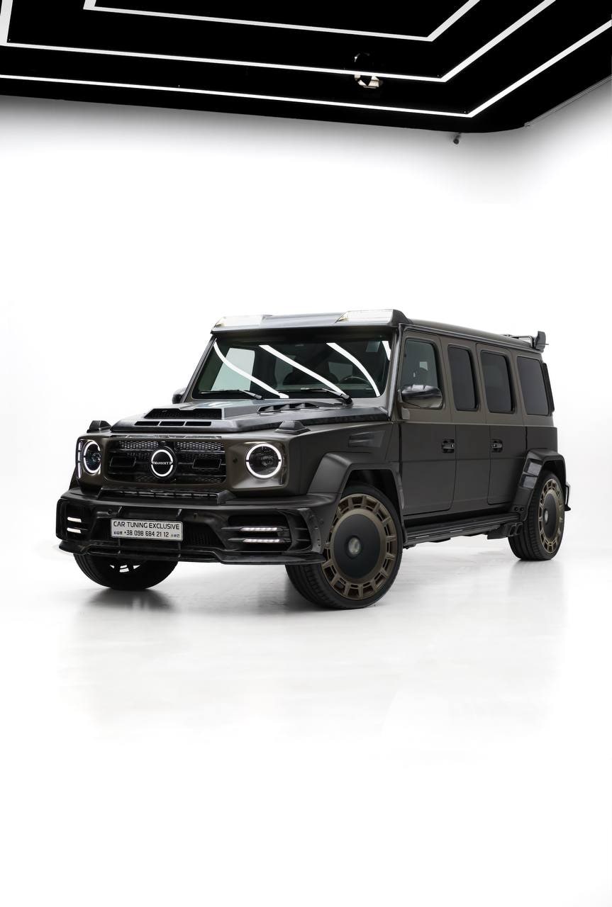 Mercedes-Benz G-Class Rear Lounge — Black / Olive