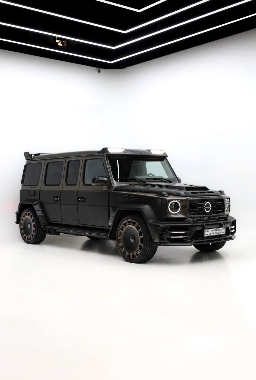 Mercedes-Benz G-Class Rear Lounge — Black / Olive