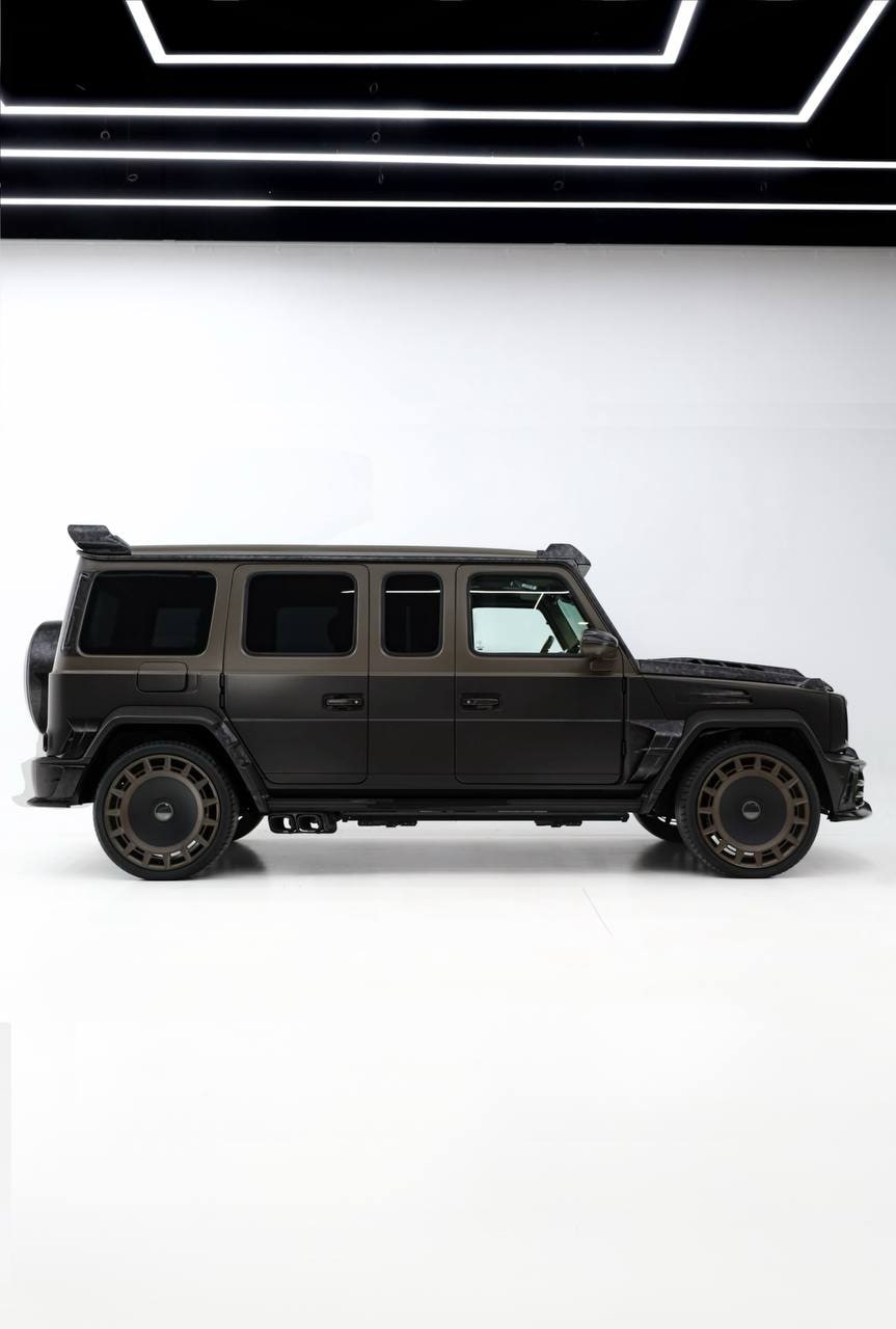 Mercedes-Benz G-Class Rear Lounge — Black / Olive
