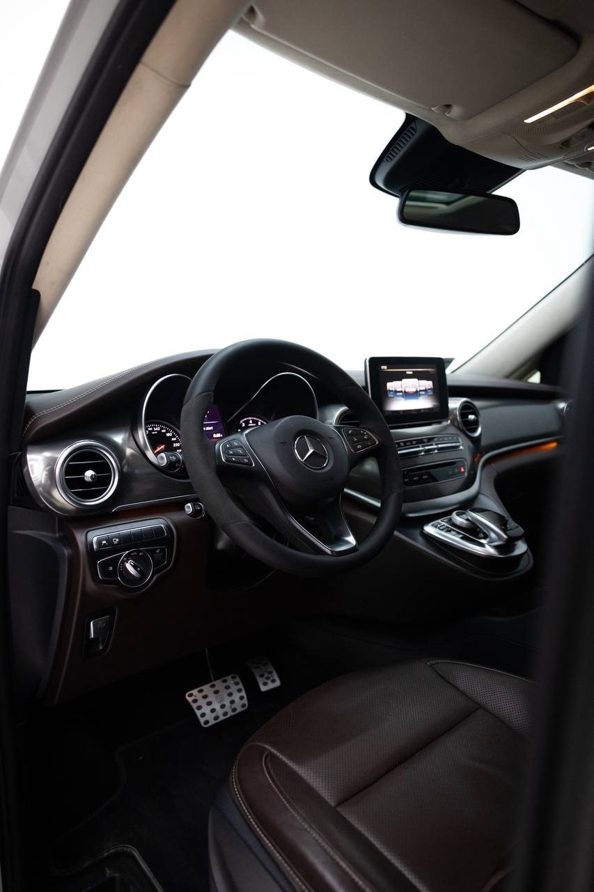 Mercedes-Benz V-Class Luxury Lounge