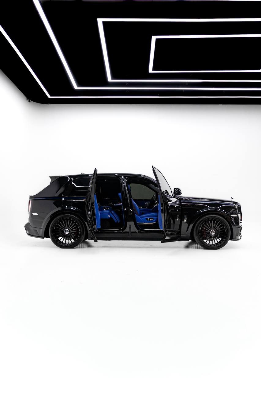 Rolls-Royce Cullinan — Black / Blue