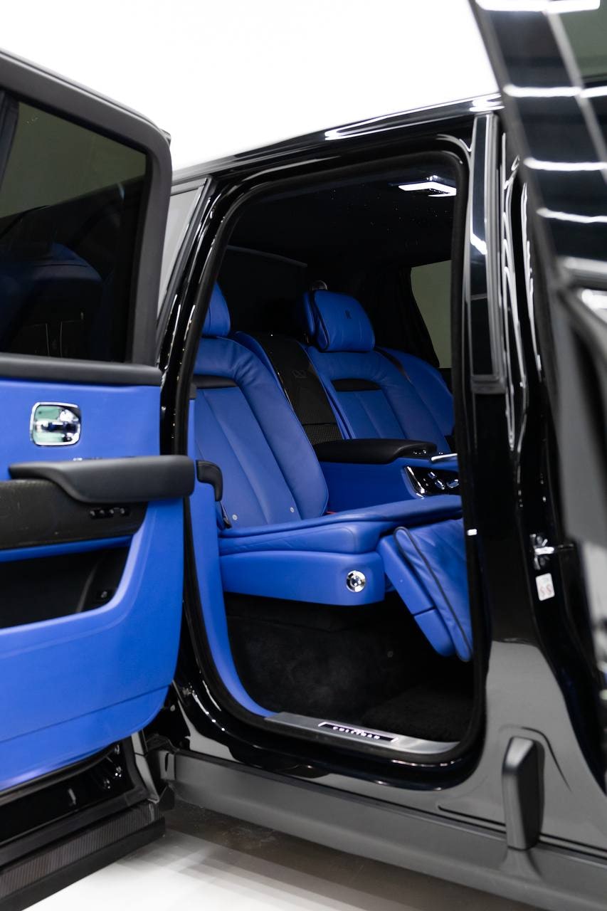 Rolls-Royce Cullinan — Black / Blue