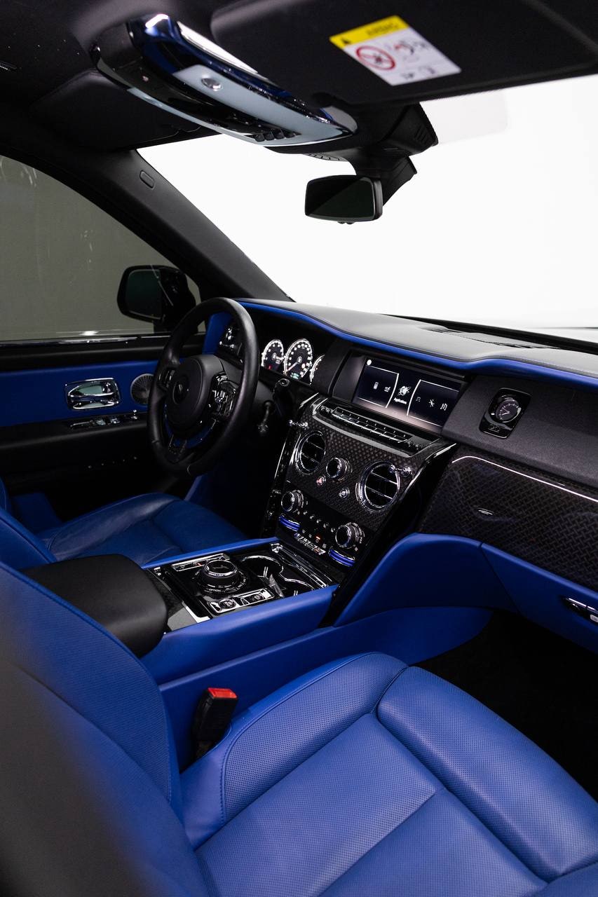 Rolls-Royce Cullinan — Black / Blue