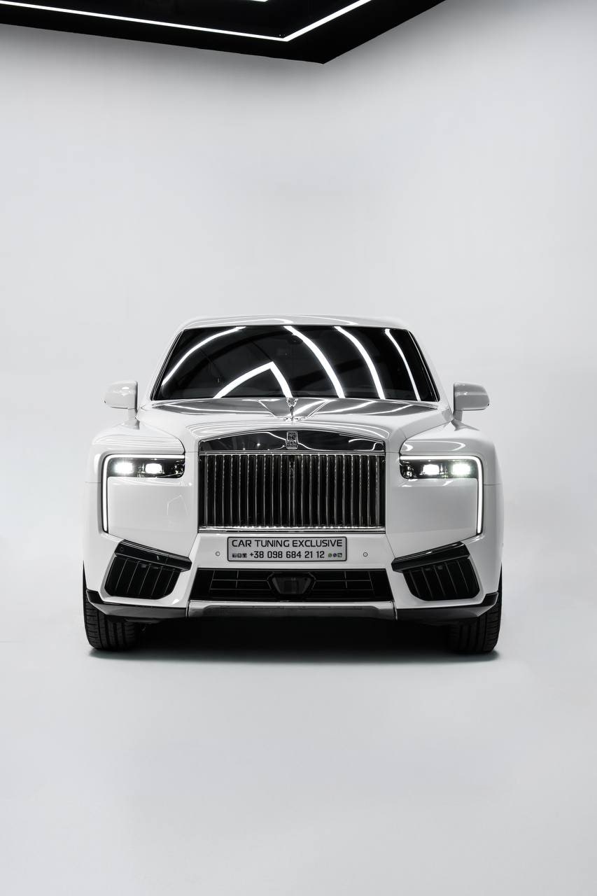 Rolls-Royce Cullinan — White / White