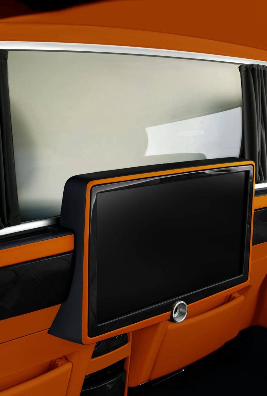 Rolls-Royce Phantom — Black / Orange