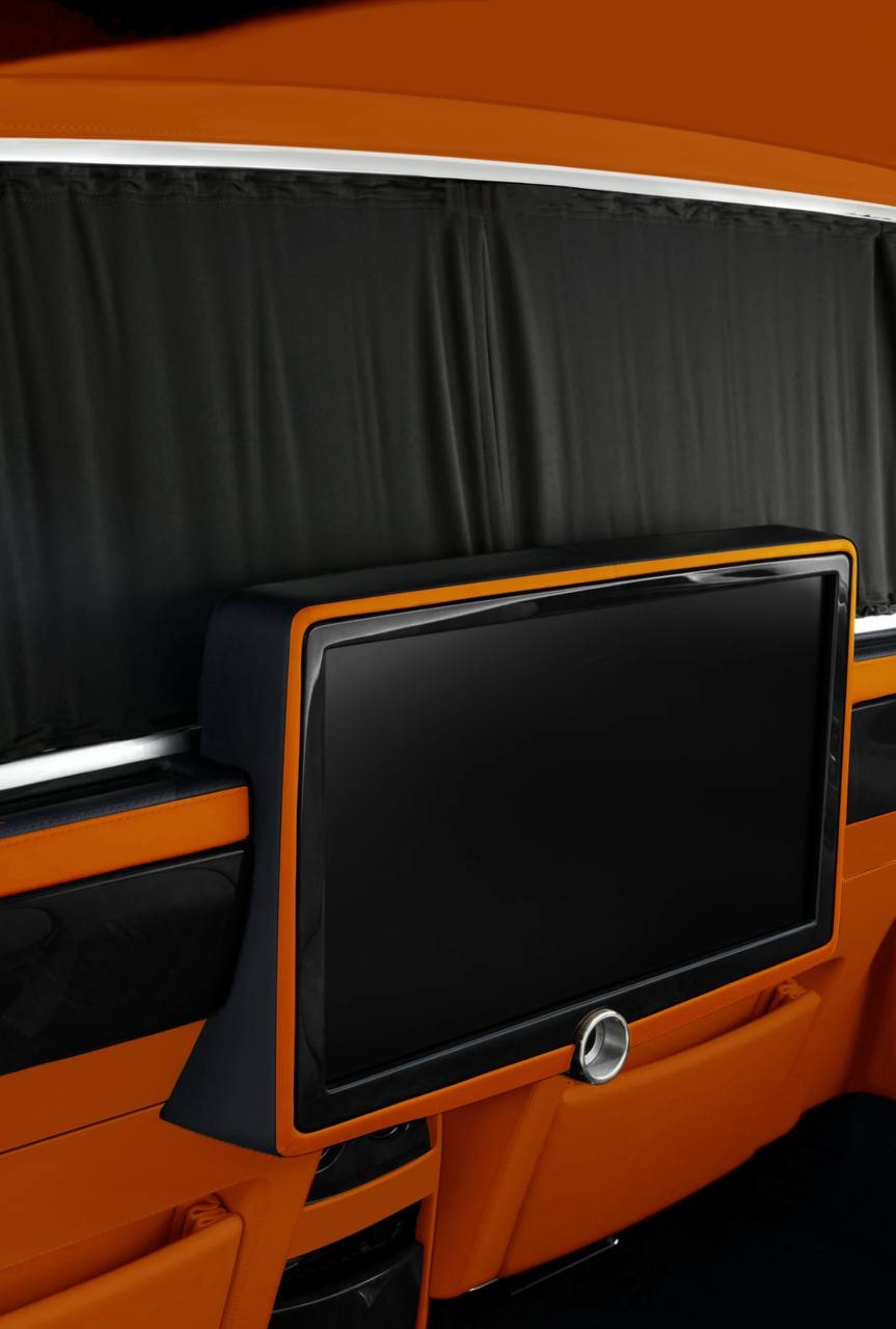 Rolls-Royce Phantom — Black / Orange