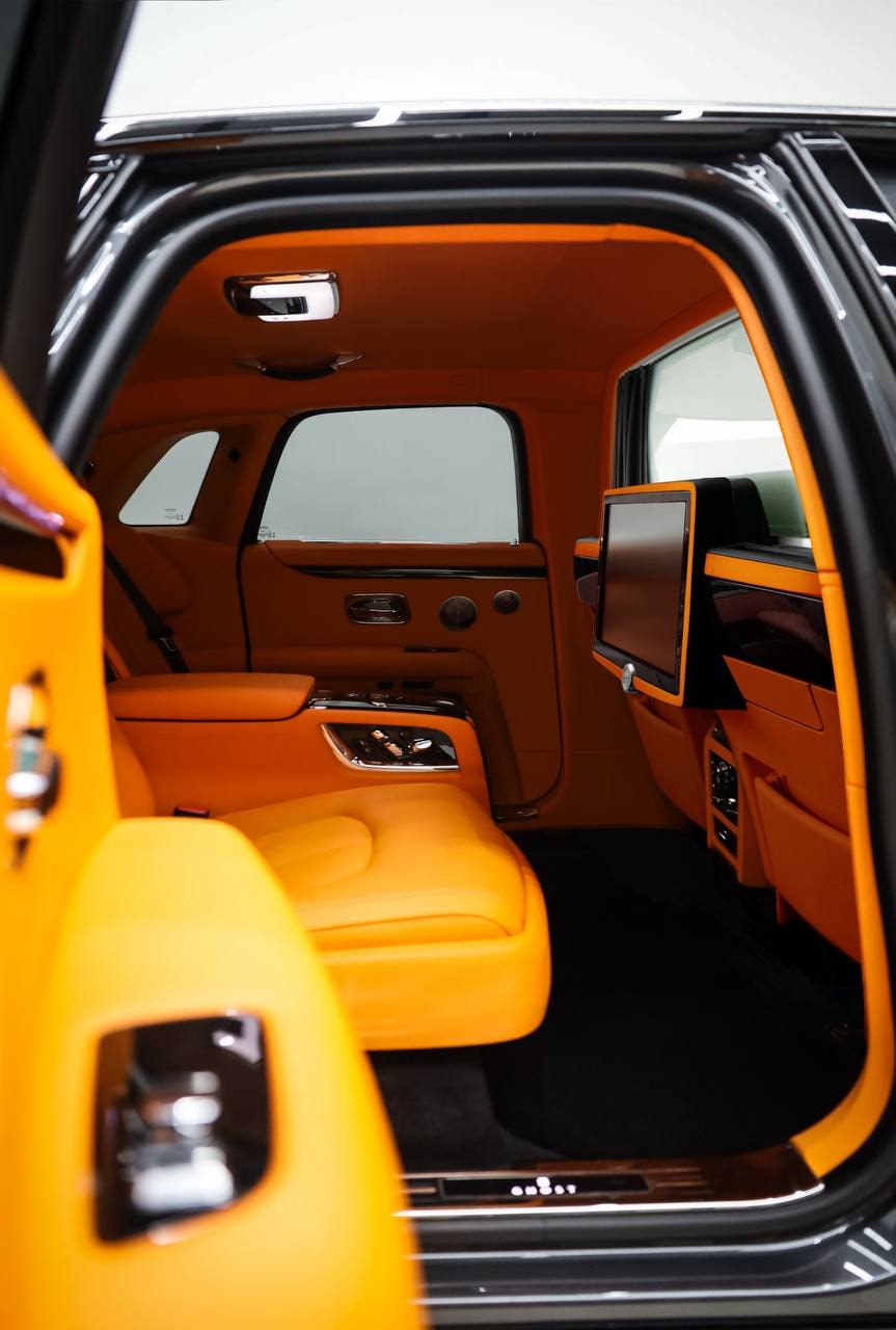Rolls-Royce Phantom — Black / Orange