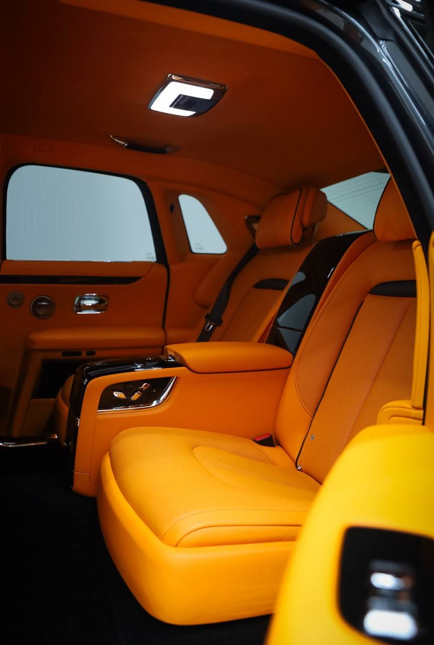 Rolls-Royce Phantom — Black / Orange