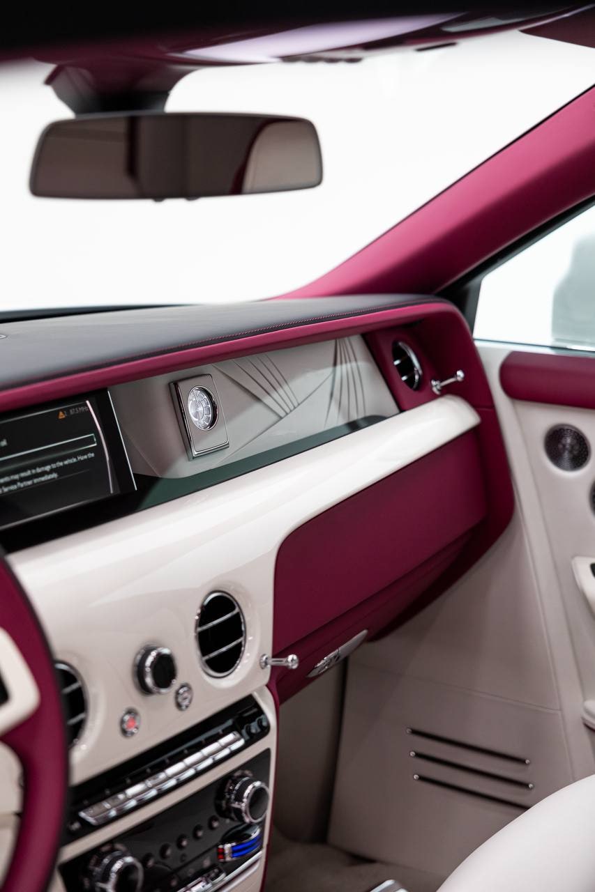 Rolls-Royce Phantom — White / Magenta