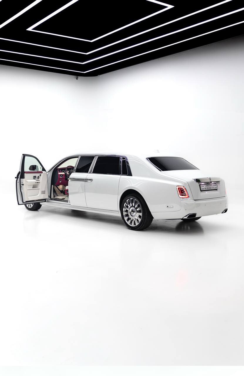 Rolls-Royce Phantom — White / Magenta