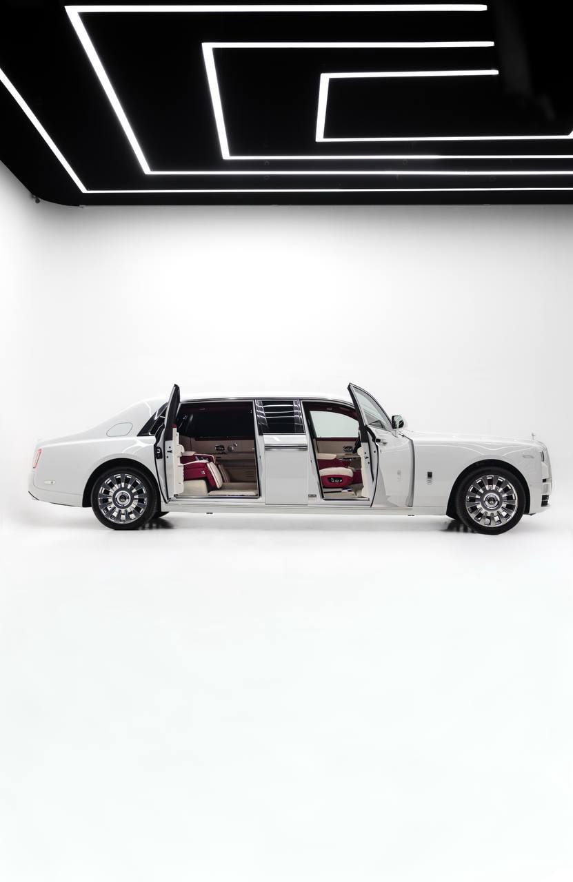 Rolls-Royce Phantom — White / Magenta