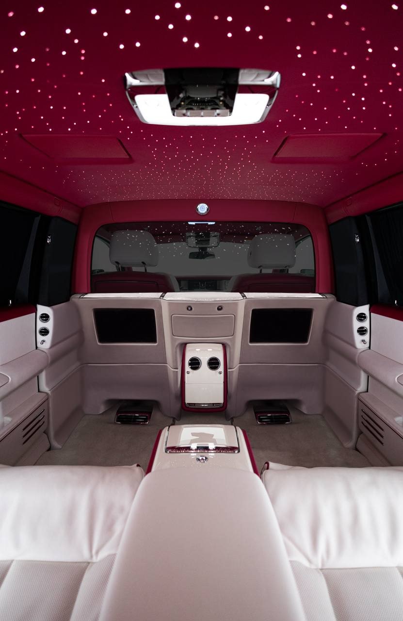 Rolls-Royce Phantom — White / Magenta