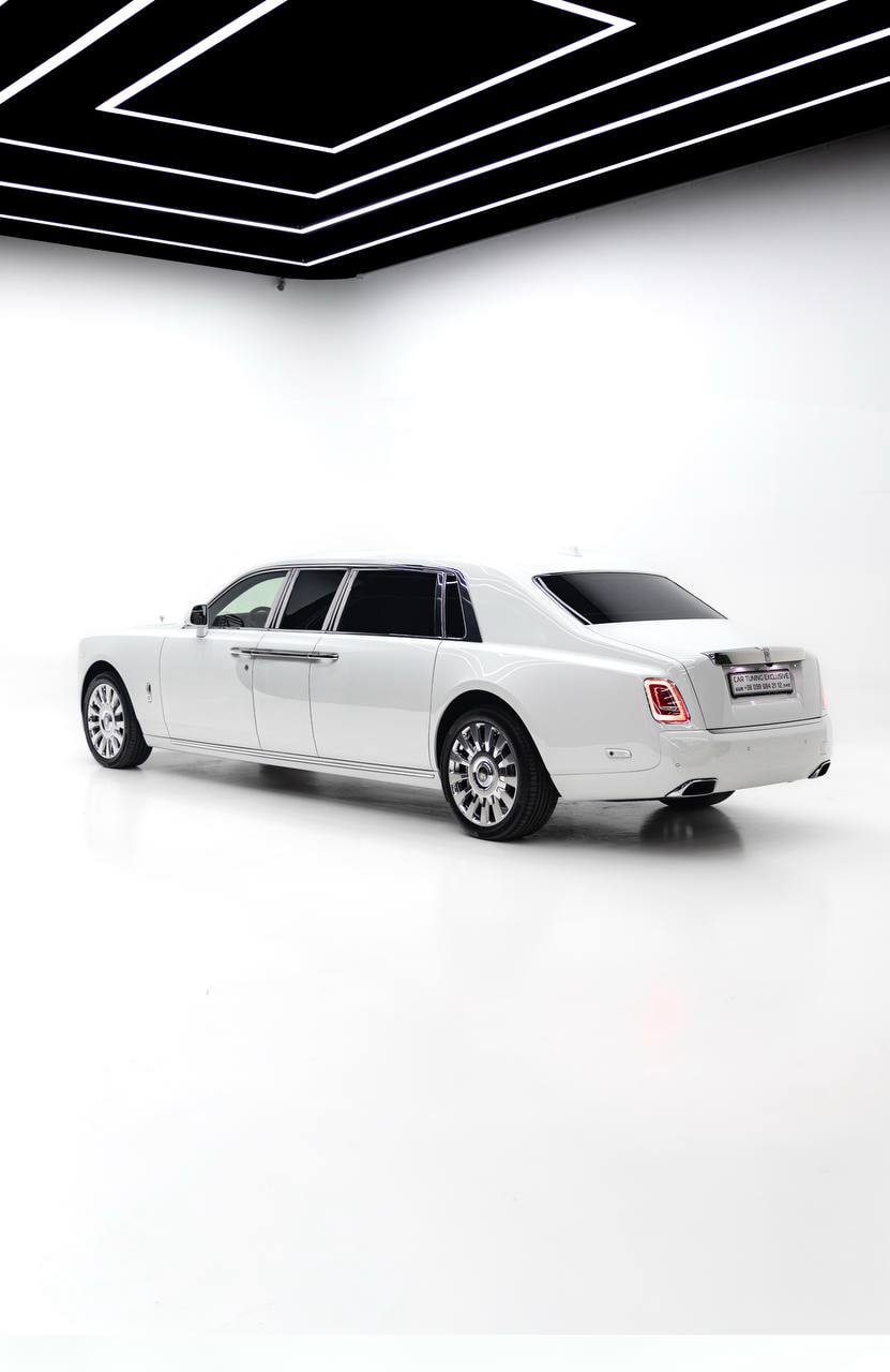 Rolls-Royce Phantom — White / Magenta