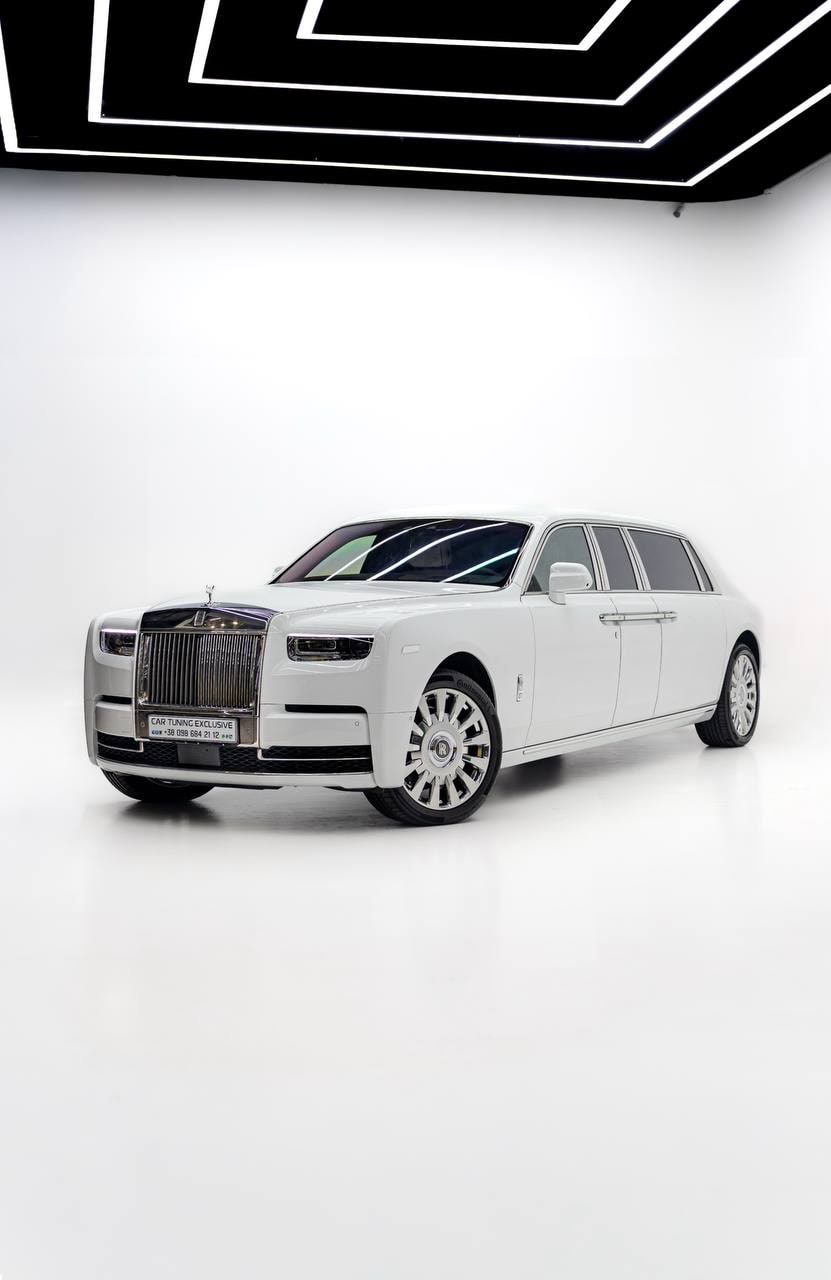 Rolls-Royce Phantom — White / Magenta