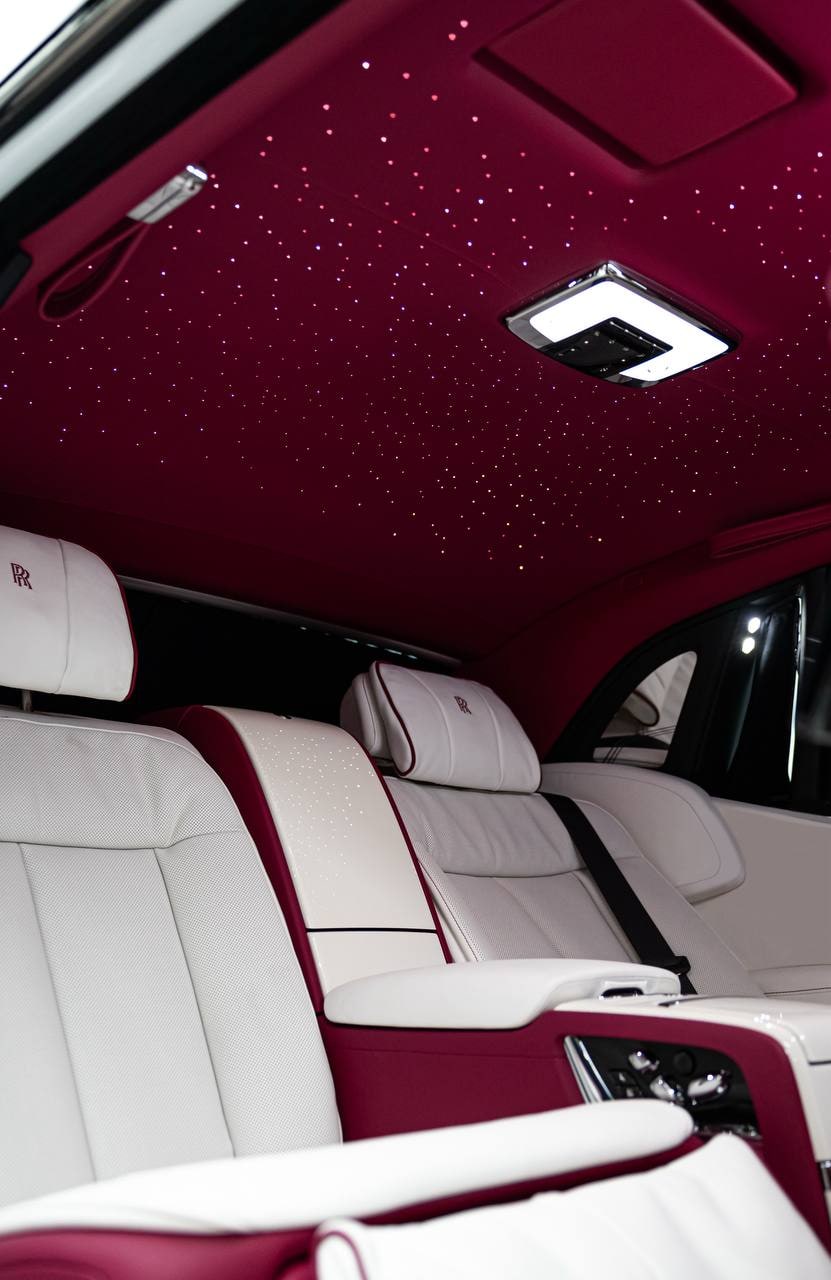 Rolls-Royce Phantom — White / Magenta