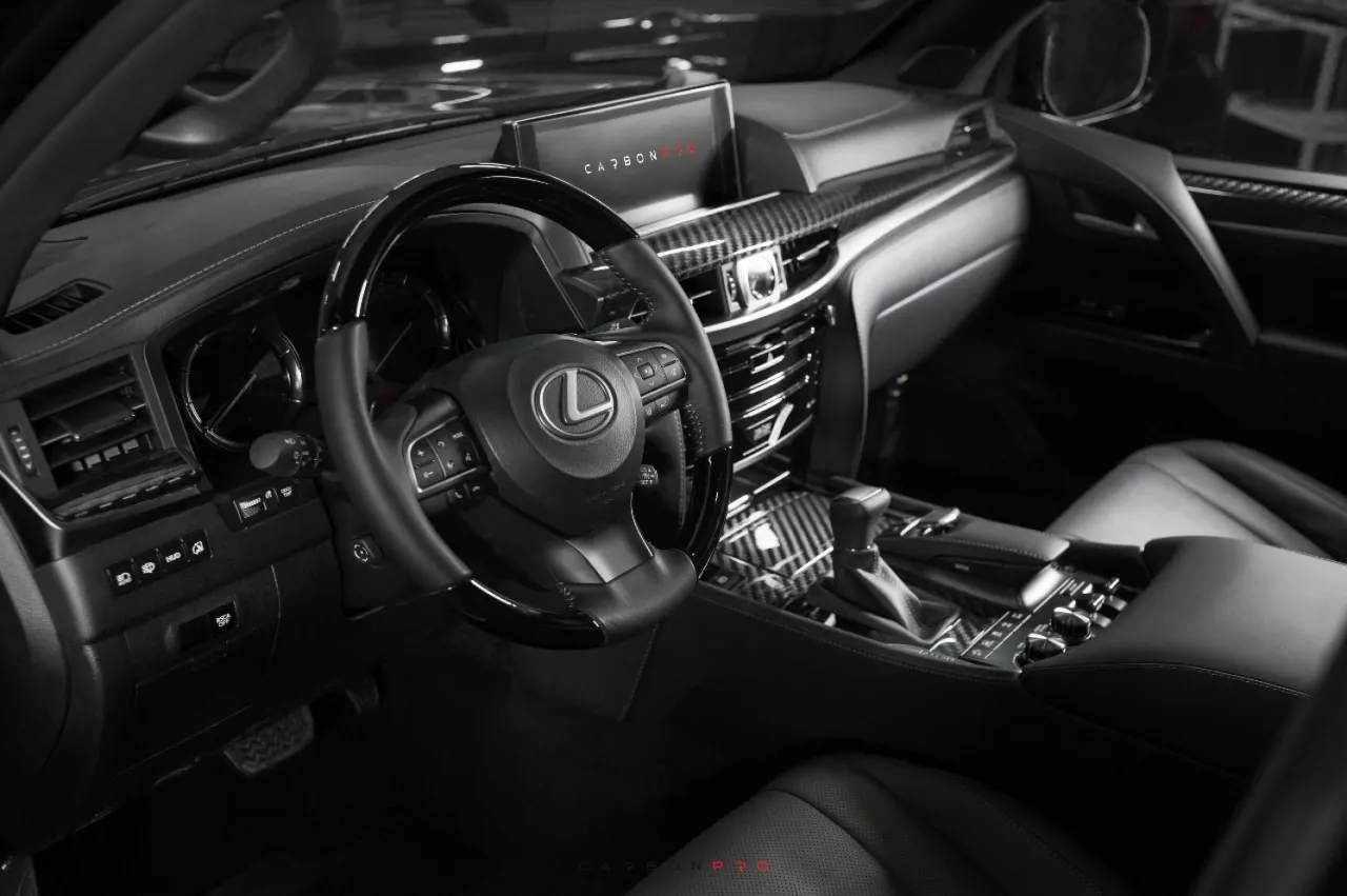 LX570