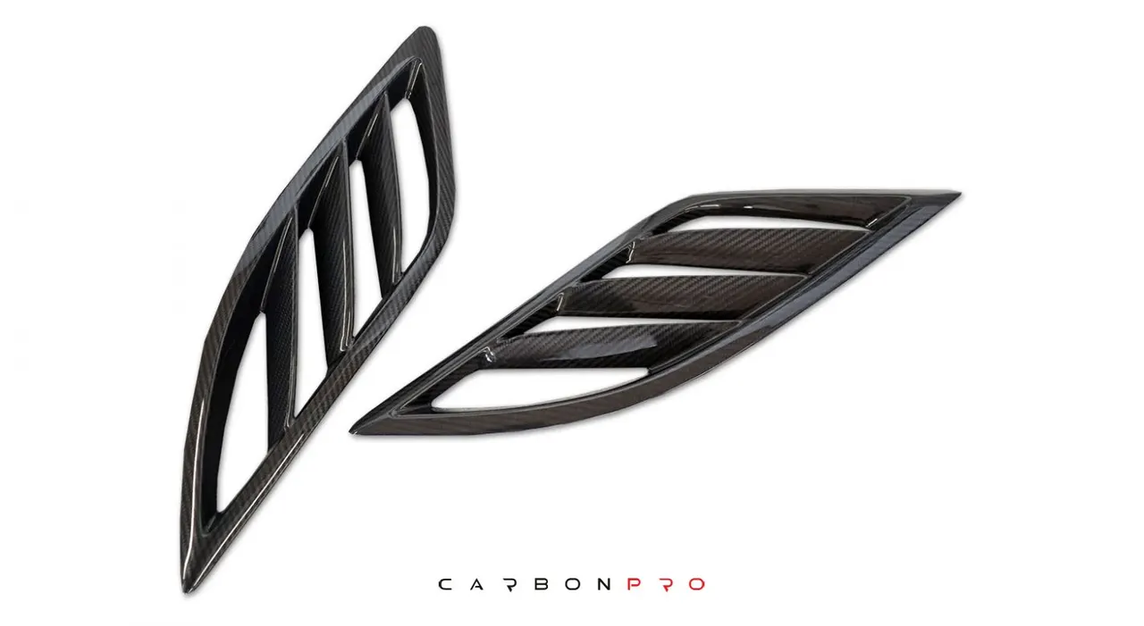 Insert for air-outlet engine bonnet