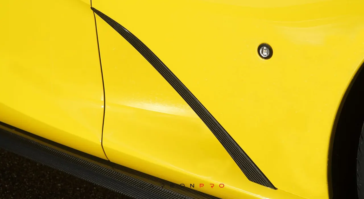 insert for air-outlet front fenders, visible Carbon