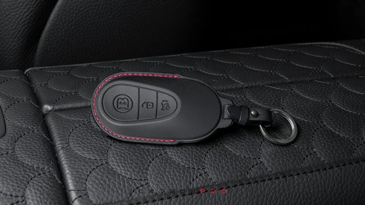 Leather key cover black-red