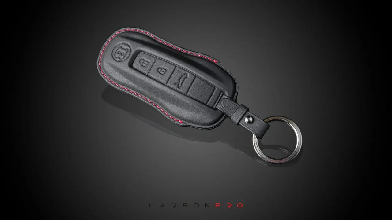 Leather key cover black-red