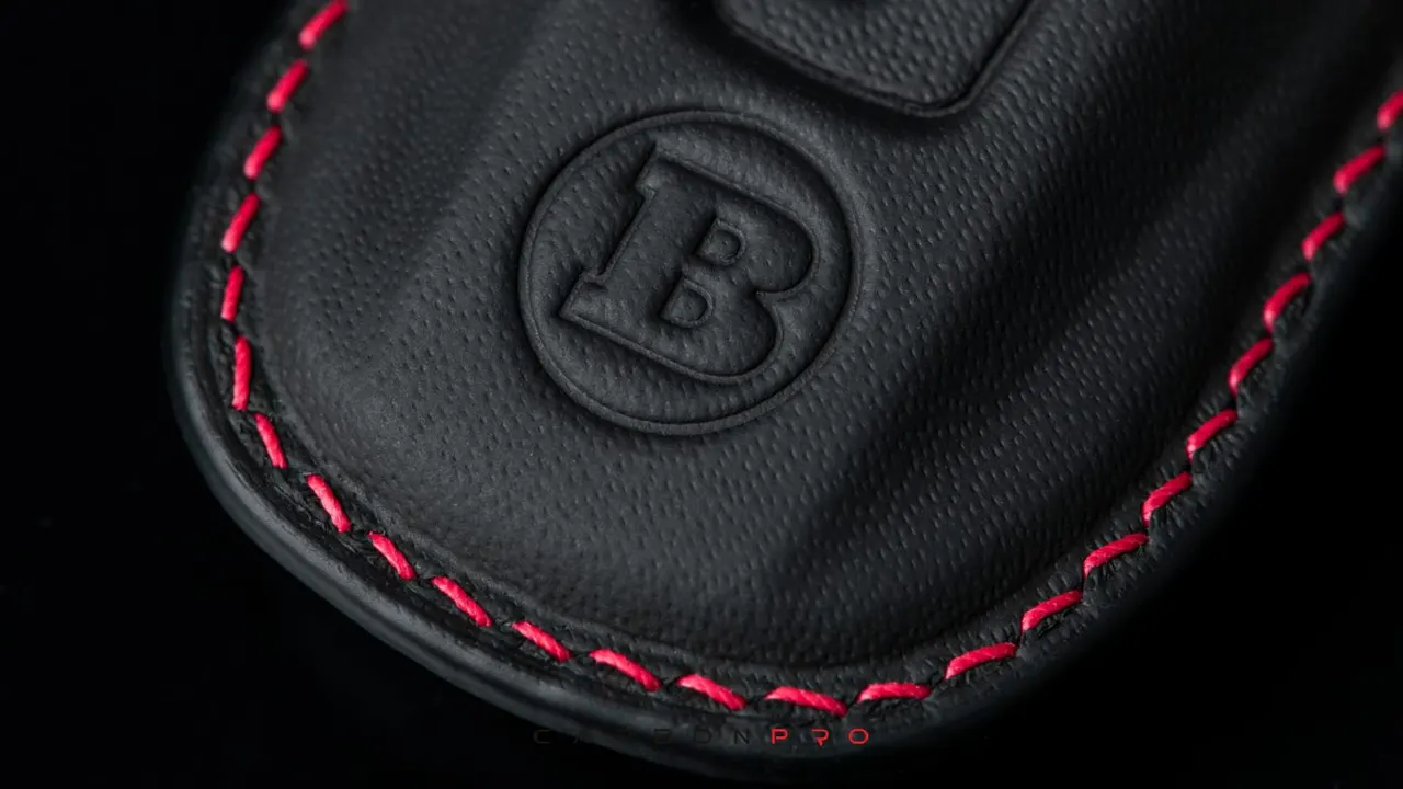 Leather key cover black-red