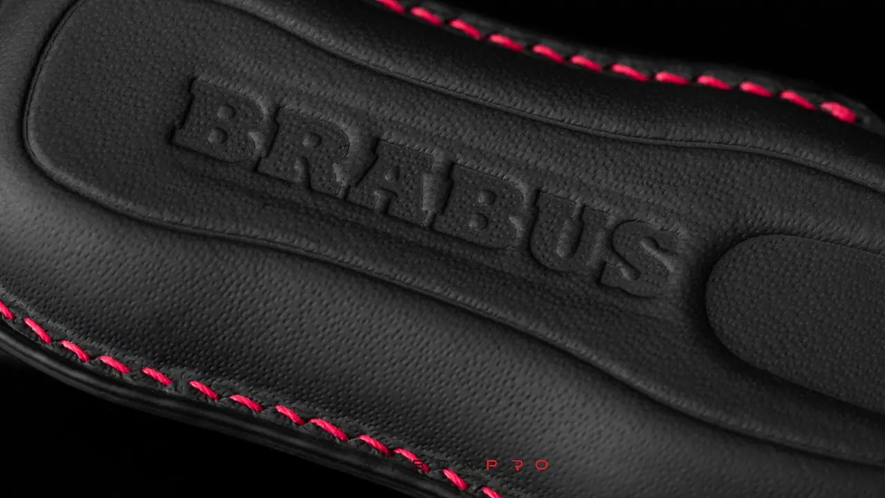 Leather key cover black-red