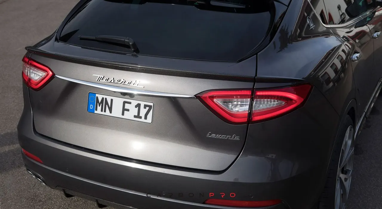Carbon Rear spoiler lip