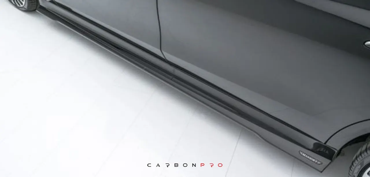 Side skirts lip, visible carbon – long version