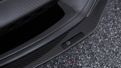 Carbon front spoiler lip