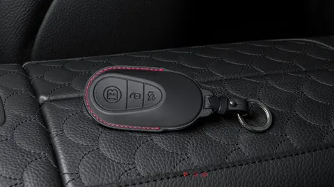 Leather key cover black-red